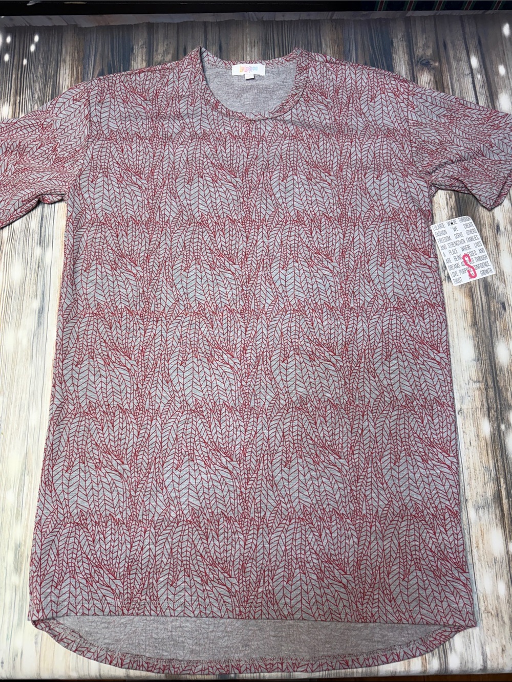 LuLaRoe Soft Men's Short Sleeve Crewneck Tee in Red and Gray Leaf Print